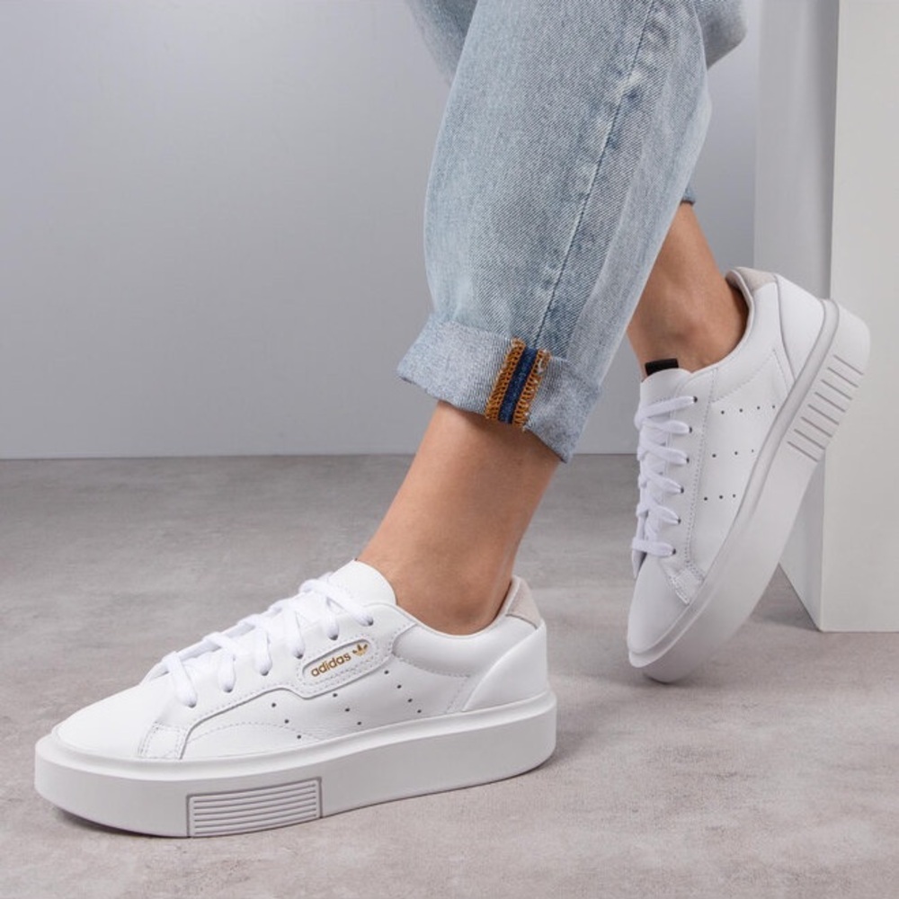 Woman’s Adidas Sleek Super Sneakers in White Size 7.5